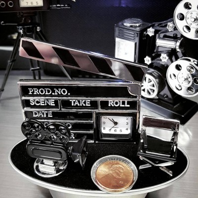 DIRECTOR STUFF MINIATURE MOVIE CAMERA CHAIR & CLAPBOARD COLLECTIBLE MINI CLOCK