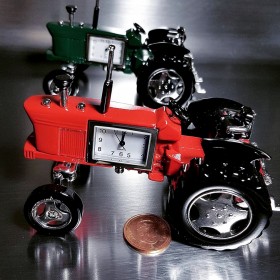 FARM TRACTOR MINIATURE VINTAGE STYLE COLLECTIBLE  AMERICAN MINI CLOCK