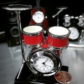 DRUM SET MINIATURE DRUMMER'S KIT COLLECTIBLE MUSICIAN MINI CLOCK COOL GIFT IDEA