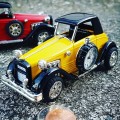 Vintage DUSSELDORF CAR Mini Collectible Desktop Clock
