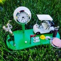 GOLF SCENE ON GREEN w GOLFER BALL FLAG CART CLUBS FLAG & SHOES COLLECTIBLE SPORTS MINI CLOCK 