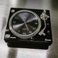 Turntable record player miniature desk clock