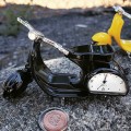 MOPED SCOOTER MINIATURE VESPA COLLECTIBLE MINI CLOCK DESKTOP GIFT